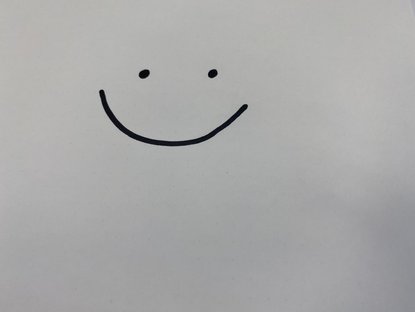 Ein Smiley auf Papier gemalt