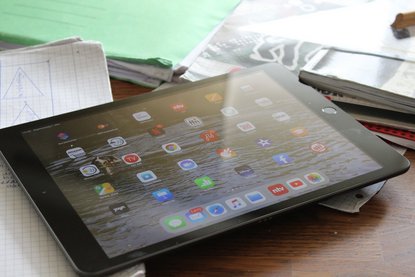 iPad und Schulunterlagen